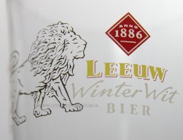 Leeuw winterwit glas hoog logo